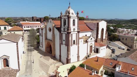 Vista-Aérea-De-La-Catedral-De-Silves,-Estilo-De-Arquitectura-Gótica,-Algarve,-Portugal