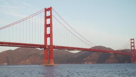 Panning-shot-of-the-Golden-Gate-Bridge-on-a-Clear-Calm-Morning-in-San-Francisco