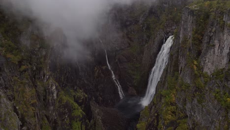 Closing-up-drone-footage-of-Vøringfossen-waterfall-and-valley-in-Western-Norway