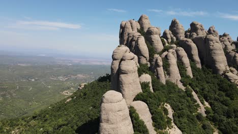 Luftaufnahmen-Der-Montserrat-Gipfel,-Einer-Bergkette-In-Katalonien