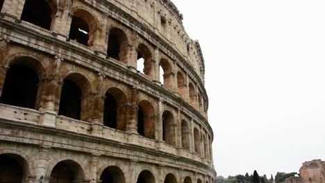 El-Coliseo-En-El-Centro-De-La-Ciudad-De-Roma,-Justo-Al-Este-Del-Foro-Romano