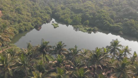 Lago-Dulce-En-La-Playa-De-Arambol,-Goa,-India