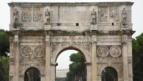 El-Hermoso-Arco-Antiguo-De-Constantino-En-Roma,-Italia