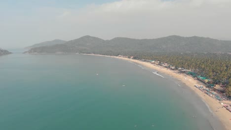 Turquoise-ocean-shore-in-Palolem-Beach-in-southern-Goa,-India---Aerial-Wide-shot