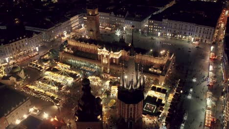 Weihnachtszeit-In-Krakau,-Polen---Hauptmarktplatz,-Sukiennice,-St