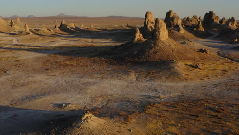 Beautiful-California-Landscape-of-the-Trona-Pinnacles-in-Arid,-Dry-Desert