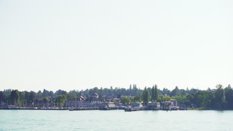 Panoramablick-Auf-Das-Boot-Von-Der-Fähre-Zum-Konstanzer-Hafen-Am-Bodensee
