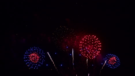 Spectacular-explosion-of-fireworks-in-dark-sky