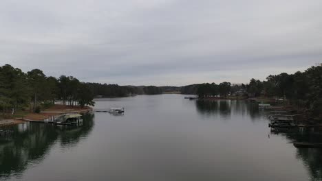 Overcast-day-over-Lake-Lanier-in-Cumming,-Georgia