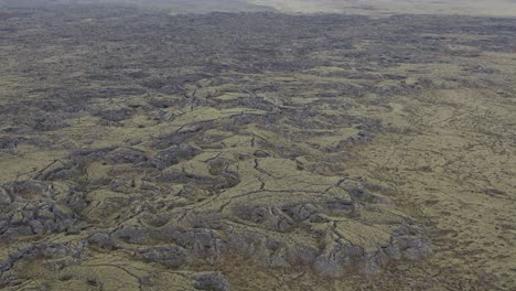 Vasto-Paisaje-Volcánico-Inaccesible-De-Islandia-Visto-Desde-Arriba,-Aéreo