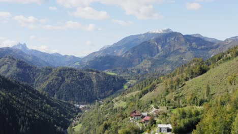 Bewaldete-Tallandschaft-Aus-Der-Luft-Bei-Eisenkappel-Vellach-In-Österreich