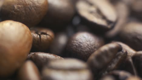 Nahaufnahme-Von-Gerösteten-Kaffeebohnen
