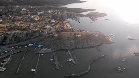 Schwedens-Westliche-Inselküste,-Filmische-Luftaufnahme