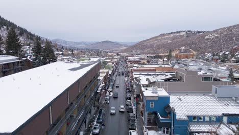 Luftbild-über-Die-Hauptstraße-Von-Park-City-In-Utah,-Vereinigte-Staaten-Von-Amerika