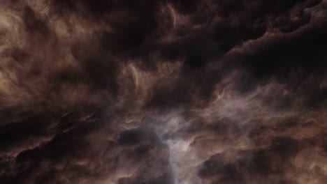 Gewitter-Und-Blitze-Zucken-In-Den-Dunklen-Wolken-Bei-Sonnenuntergang-Oder-Sonnenaufgang