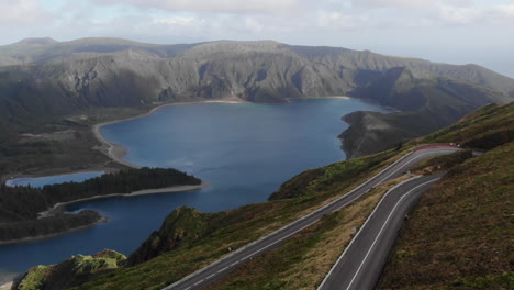 Lago-De-Fuego-Laguna-De-Fuego-Cráter-Lago-Sao-Miguel-Island-Aéreo