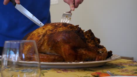 Slow-Motion-Cutting-Into-Thanksgiving-Turkey---Side-View