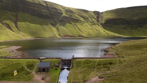 Llyn-y-fan-Fach-Brecon-beacons-nation-park-lake-dam-countryside-valley-aerial-rising-pull-back-view
