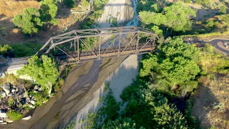 Eisenpferdebrücke-In-Santa-Clarita,-Kalifornien