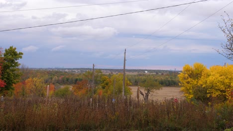 Herbstlandschaft-Im-Großraum-Toronto---Toronto-Und-Mississauga-Im-Hintergrund-Ländlicher-Felder