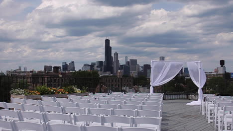 Chicago-Skyline-in-Background-of-Wedding-Venue