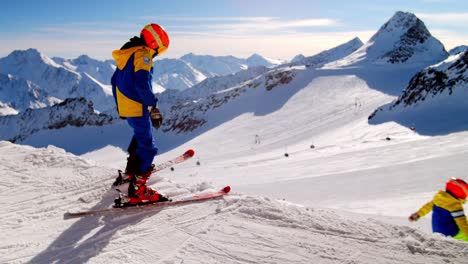 Family-Skiing-At-Sölden-Ötztal-Glacier-Tirol