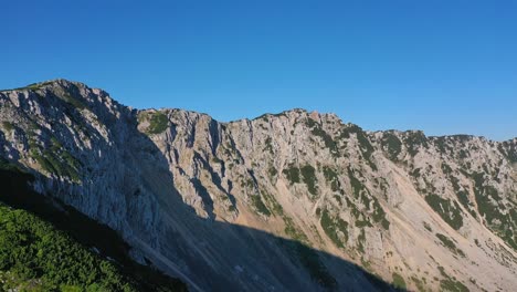 Vista-Aérea-De-La-Cordillera-Montañosa-En-Unterort,-Austria