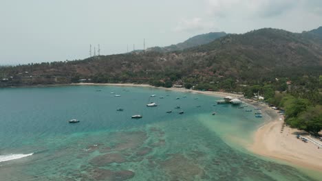 Senggigi-bay-in-Lombok-with-boat-terminal-and-tropical-beach,-aerial