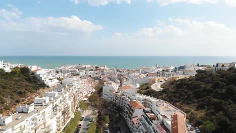 Mediterranean-seascape-of-Albufeira,-Faro,-In-Algarve,-Portugal---Panoramic-Aerial-Shot