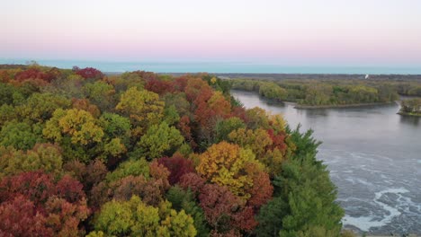 Gorgeous-autumn-drone-clip-of-Eagle-Cliff-Overlook-in-Starved-Rock-State-Park-in-Illinois