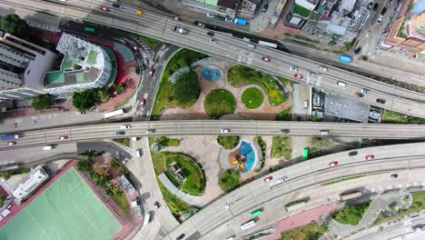 Verkehr-Auf-Einem-Autobahnkreuz-In-Der-Innenstadt-Von-Hongkong,-Luftbild
