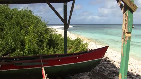 Barco-De-Pescadores-En-La-Playa-En-El-Atolón-De-Fanning-Island,tabuaeran,-República-De-Kiribati