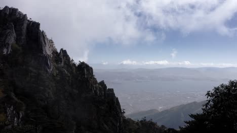 Dramatischer-Berg-Cangshan-Berggipfel-In-Yunnan-China,-Bewölktes-Hohes-Luftbild