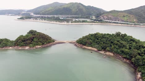 Bucht-Von-Hongkong,-Mit-Einem-Sandstreifen,-Der-Kleine-Natürliche-Inseln-Verbindet,-Luftbild