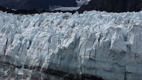 Picos-Irregulares-De-Hielo-En-La-Parte-Superior-Del-Glaciar-Margerie-Forman-Una-Forma-única