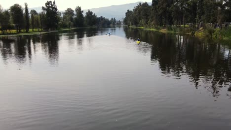 Kayak-En-El-Borde-De-La-Ciudad