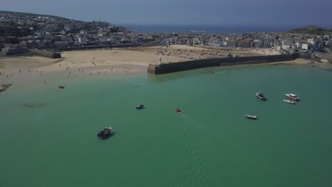 St-Ives-town-in-Cornwall,-boats-in-shallow-coastal-water,-UK,-aerial-view