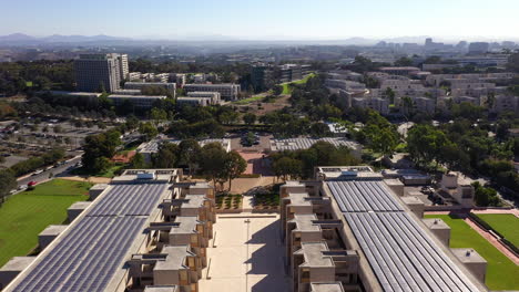 Drone-Above-Salk-Institute-For-Biological-Studies-Along-With-UCSD-Campus-Living-Quarters-In-La-Jolla,-California---Aerial-Shot