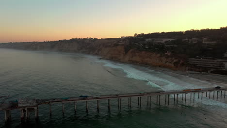 Scenic-Ocean-Waves-During-Sunrise-At-Ellen-Browning-Scripps-Memorial-Pier-In-La-Jolla,-San-Diego,-California
