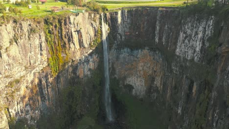 Tropical-Waterfall-in-located-in-Urubici-aerial-view-establishing-shot,-Santa-Catarina,-Brazil
