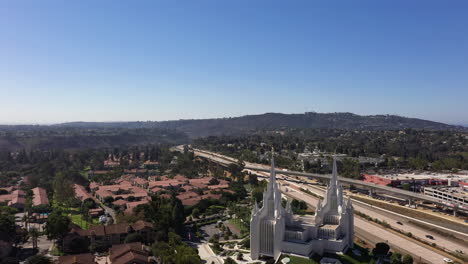 San-Diego-California-Temple---Latter-day-Saints-Mormon-Temple-Near-La-Jolla,-San-Diego---drone-pullback