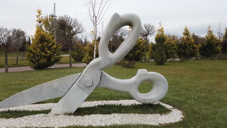 Scissors-Sculpture-Placed-on-Grass-in-the-Park