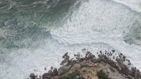 Top-down-View-Of-Foamy-White-Waves-Breaking-On-Rock-Cliffs-Near-Gordons-Bay---Eastern-Suburb,-Sydney,-NSW,-Australia