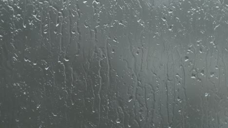 Regentropfen-Auf-Fensterglas