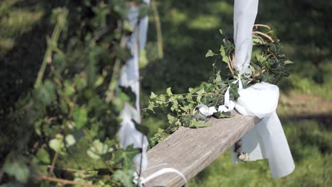 romantic-wedding-decor-swing-decorated-with-ivy-and-white-cloth,-closeup