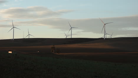 Windkraftanlagen-Im-Ackerland