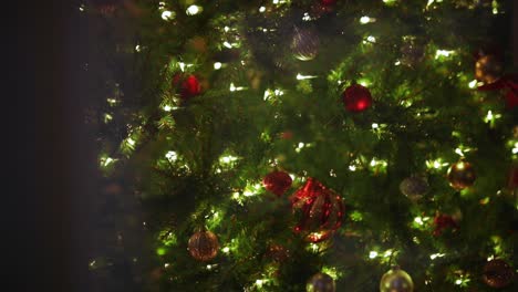 Hermosas-Luces-Iluminadas-Del-árbol-De-Navidad