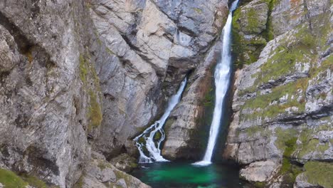 Atemberaubender-Wasserfall-Savica,-Teil-Des-Triglav-Nationalparks-In-Der-Nähe-Von-Bohinj,-Slowenien