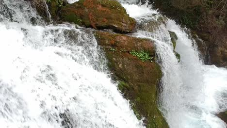 Luftaufnahmen-Der-Llobregat-Wasserfälle-In-Den-Spanischen-Pyrenäen