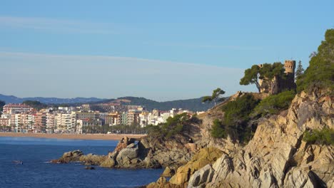 Strand-Felsenparadies-Lloret-De-Mar-Lloret-De-Mar-Küstenweg-Strandblick-Mittelmeer-Türkisblaue-Bucht-Ibiza-Mallorca